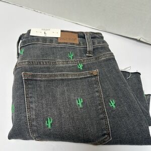 Judy Blue NWT Hi-Rise Cactus Embroidery Gray Denim Short Size Large Style#150111